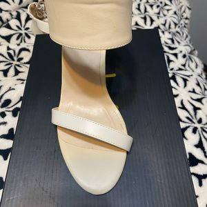 4” white and nude skinny heels size 9